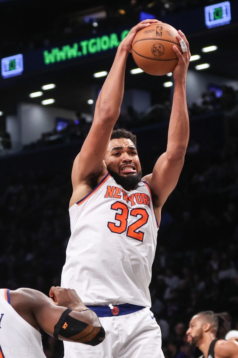 问鼎娱乐官方包含关键时刻纽约尼克斯伤情更新——NBA总决赛节点到来，球迷炸锅，训练强度明显提升的词条