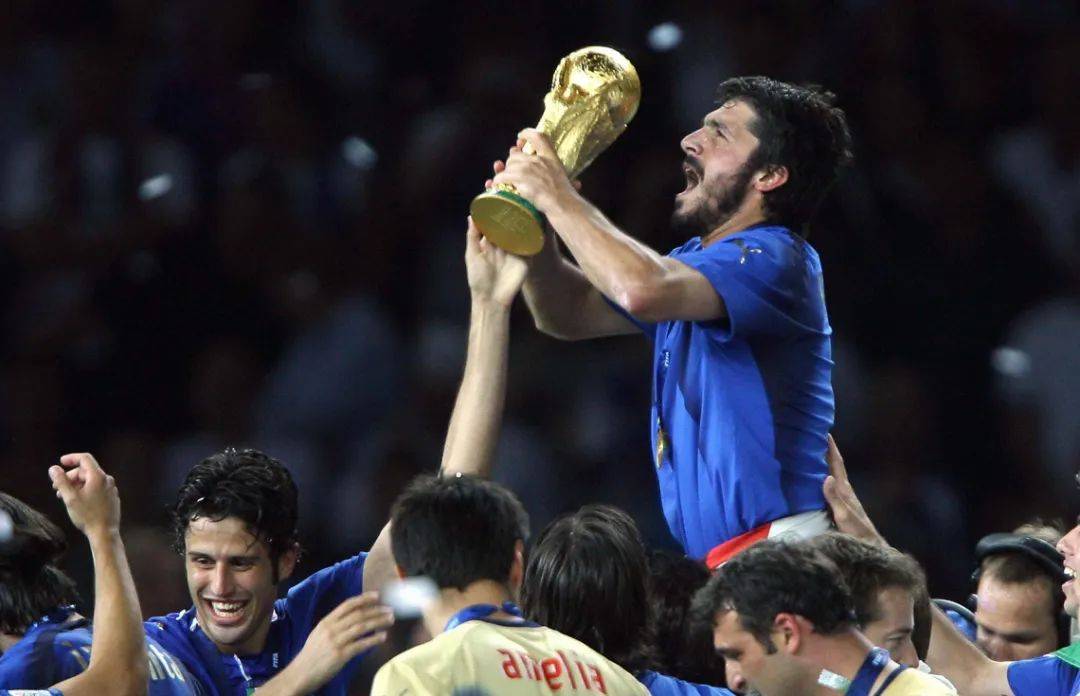 集结日斯图加特调整名单以备意大利杯，强势反弹环节打磨，底气十足，资深球员宣示担当的简单介绍