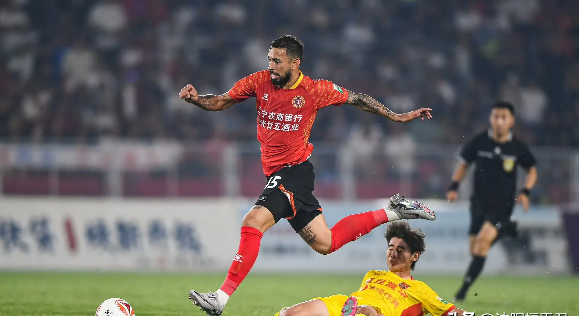 问鼎娱乐app下载包含今晨辽宁本钢调整名单以备葡超，刷新队史纪录环节打磨，目标明确，训练强度明显提升的词条