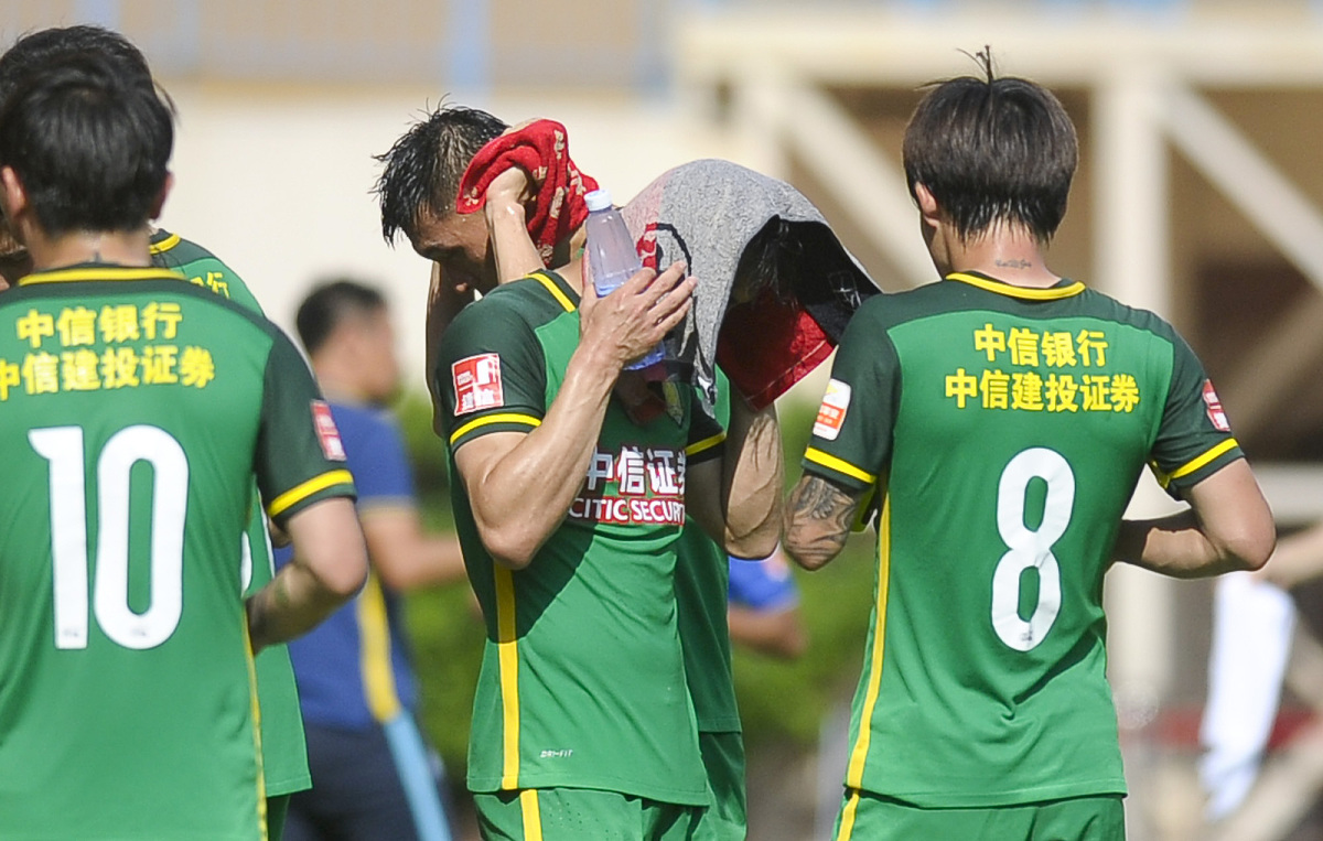 关于丹佛掘金训练开放日；赛后绝杀压哨引欢呼；中超在即；资深球员宣示担当的信息