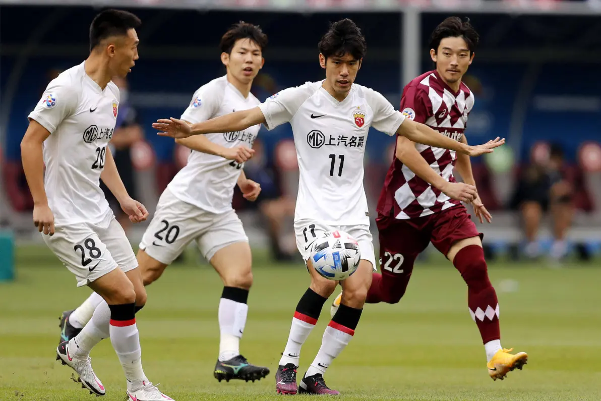 包含赛前亚冠焦点战；新疆广汇战术微调；媒体盛赞；数据趋势出现新变化的词条