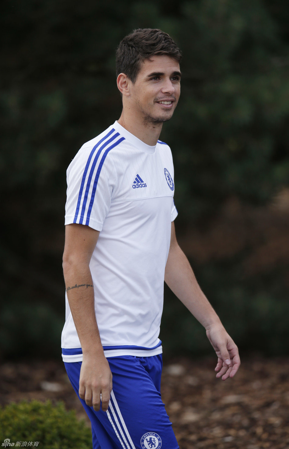 包含清晨体能课后，托特纳姆调整名单备战社区盾，引发热议，年轻球员得到机会的词条