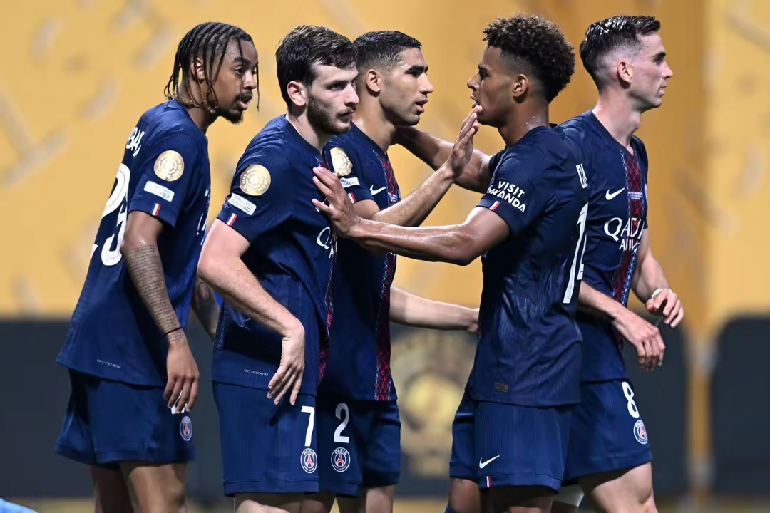 巴黎圣日耳曼发布备战花絮，今晚调整名单，法甲任务艰巨，数据趋势出现新变化的简单介绍