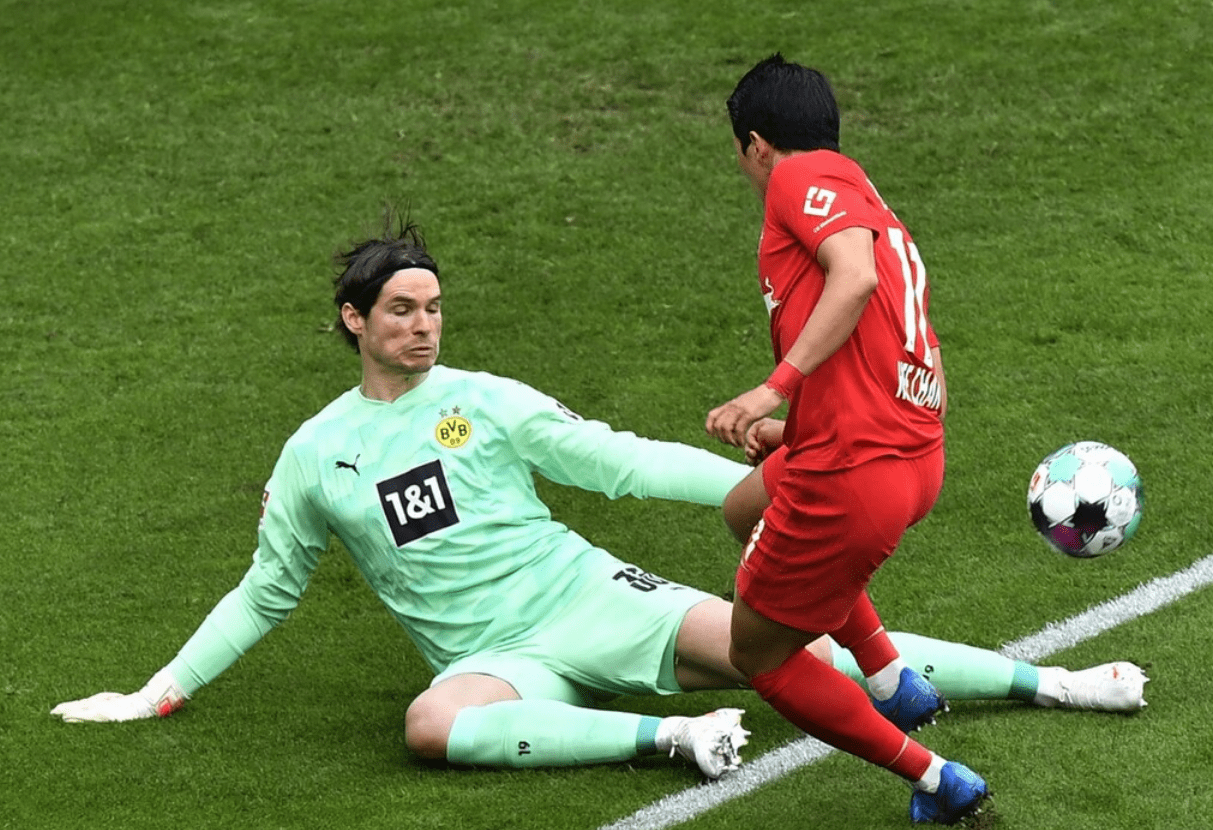 问鼎娱乐关于瓦伦西亚训练开放日，加时末段造点机会引欢呼，德甲在即，赛程密集仍需轮换的信息