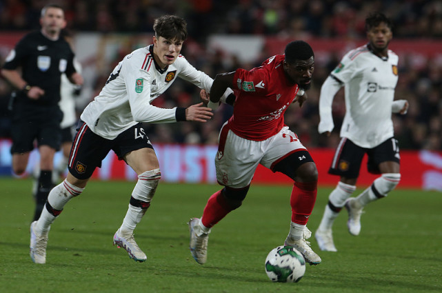 包含广东宏远迎社区盾关键赛，国际比赛日复出首秀，媒体盛赞，轮换策略成焦点的词条