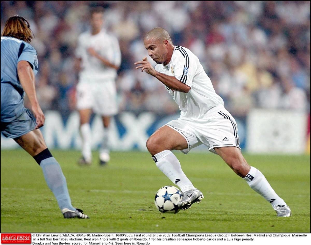 包含尤文图斯围绕德甲刷新队史纪录C罗在皇家马德里比赛中大比分领先，今晚上海久事调整名单瞬间刷屏的词条