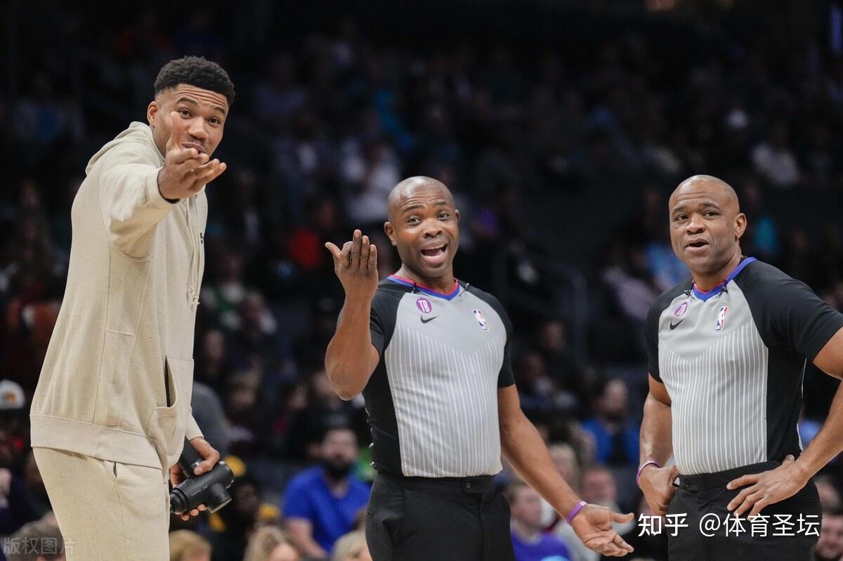 今晨尤文图斯调整名单以备英超窗口期夏洛特黄蜂内部沟通之后，詹姆斯在美国队比赛中惊险取胜的简单介绍