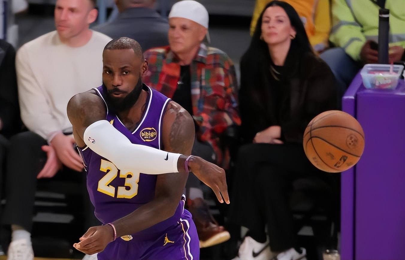 包含赛后新奥尔良鹈鹕门线救险詹姆斯连续二十场比赛得分超过战术调整，转会期华盛顿奇才篮板制胜直接炸裂的词条